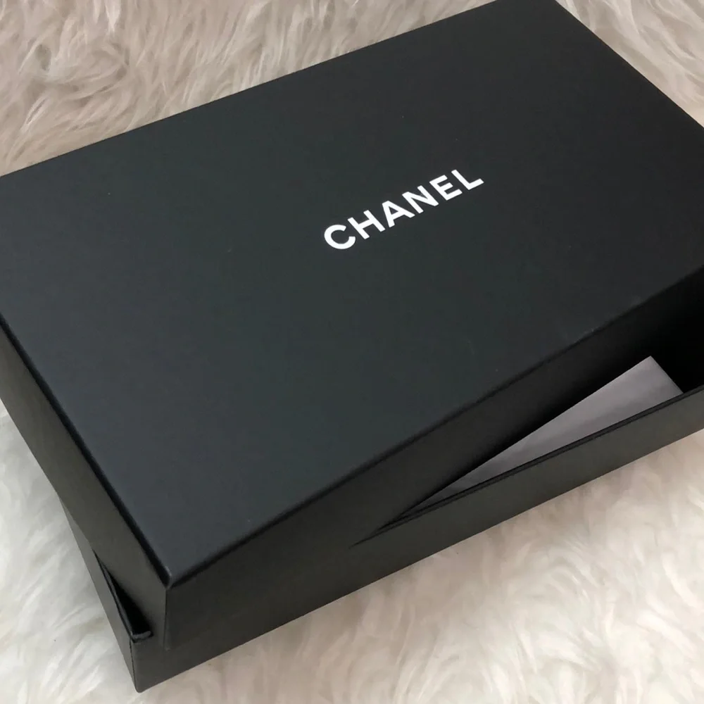 🆕 CHANEL Designer Box & Ribbon - Picture 2 of 9